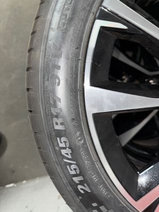 Llantas SKODA + Neumáticos 215/45 R17 Kumho