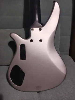 Bajo Yamaha 5 cuerdas