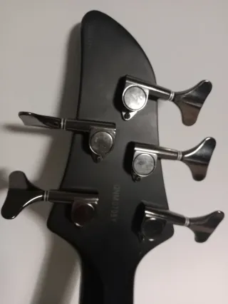 Bajo Yamaha 5 cuerdas