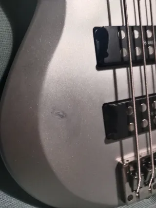 Bajo Yamaha 5 cuerdas