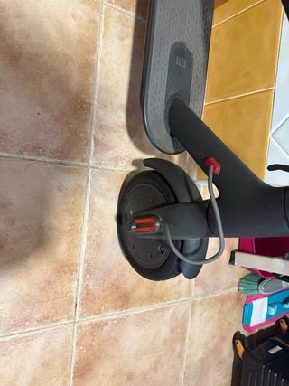 Patinete eléctrico negro ( toca cambiar la batería