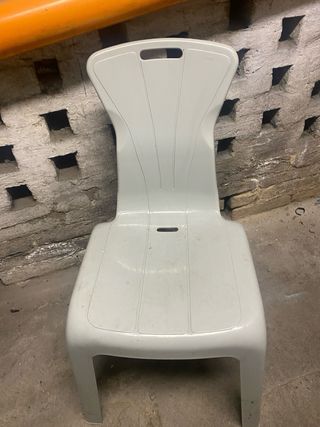 Sedia in plastica impilabile n. 10 Tavoli n.7