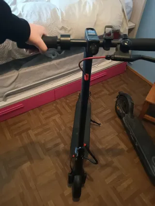 Patinete Eléctrico Negro Xiaomi  Y SMARTGYRO