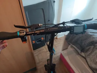 Patinete Eléctrico Negro Xiaomi  Y SMARTGYRO