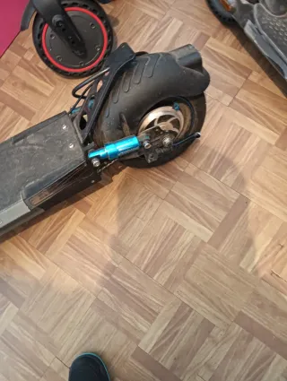 Patinete Eléctrico Negro Xiaomi  Y SMARTGYRO