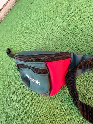 Riñonera Reebok roja y verde