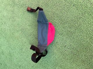 Riñonera Reebok roja y verde