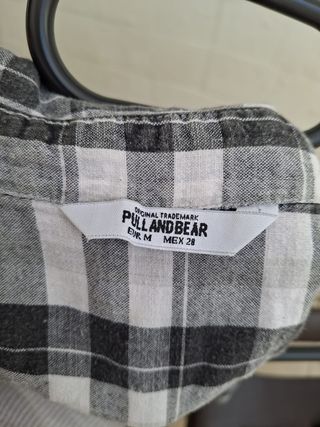 Camisa de cuadros blanca y negra Pull&Bear