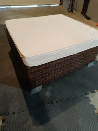 ASIENTO BAJO TERRAZA EFECTO RATAN