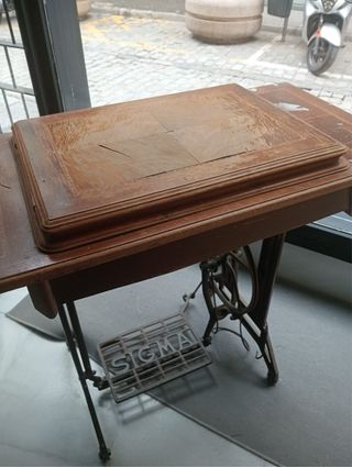 Máquina de coser antigua SIGMA con mueble