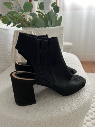 Botines negros Stradivarius talla 40