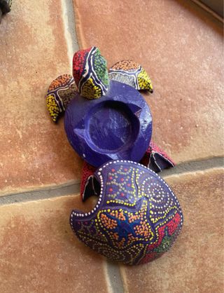 Statua etnica in legno decorata