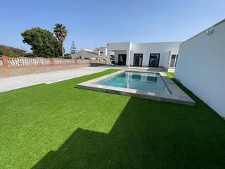 Casa adosada en alquiler en Las Lagunas - Campano en Chiclana de la Frontera