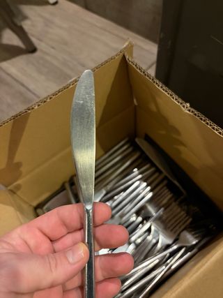 Set de Cuchillos y Tenedores Metálicos