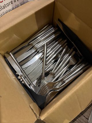 Set de Cuchillos y Tenedores Metálicos