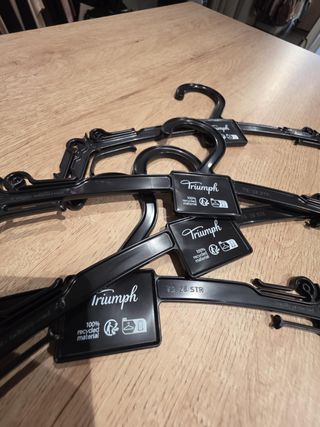 Lote 5 Cabides Triumph Pretos