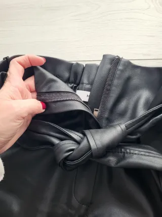 Falda polipiel mujer negra