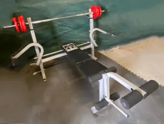 Banco de pesas y polea+ press banca + discos etc