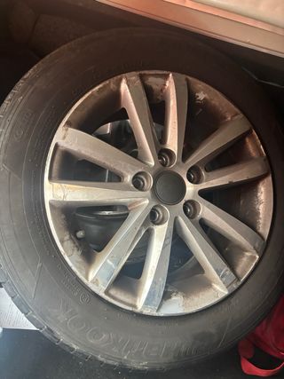 2 Llantas Volkswagen Polo R14 5 tornillos,1 regalo
