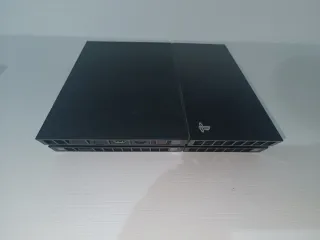 PS4 (PlayStation 4) Negra con Mando