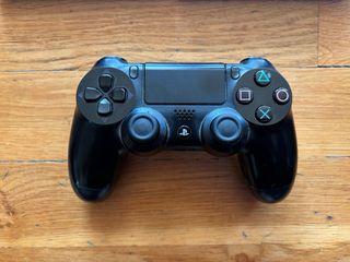 Consola PS4 + Mando + Soporte + 4 Juegos