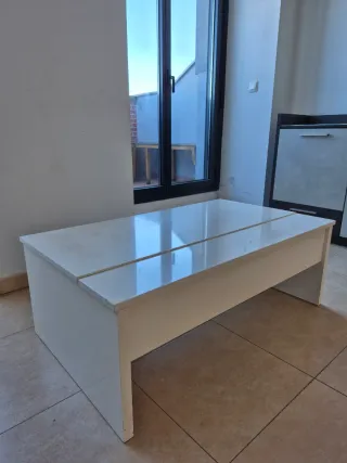 Mesa de centro de salón elevable blanca