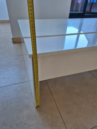 Mesa de centro de salón elevable blanca