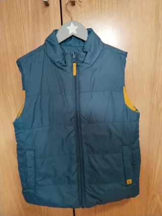 Chaleco azul y mostaza