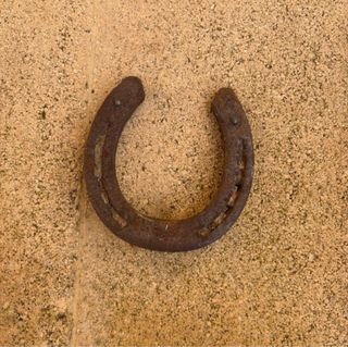 Ferro di cavallo portafortuna antico
