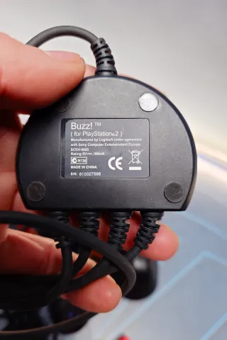 Buzz! El Gran Concurso Musical PS2 + 4 Mandos