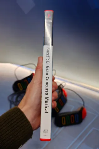 Buzz! El Gran Concurso Musical PS2 + 4 Mandos