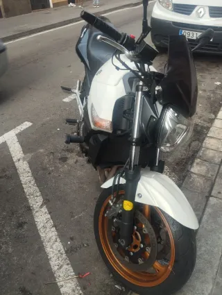 Suzuki GSR 600 Blanca 2010