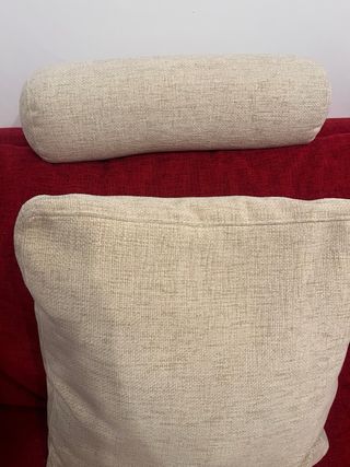 Sofá 3 plazas rojo con cojines y reposacabezas