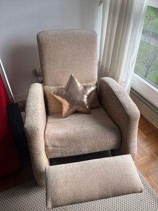 Sofá 3 plazas rojo con cojines y reposacabezas