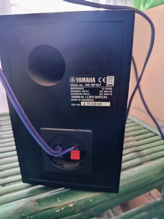 Minicadena Yamaha y altavoces