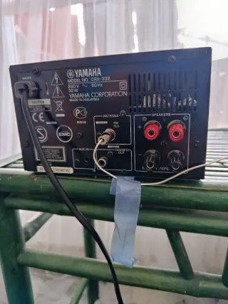 Minicadena Yamaha y altavoces