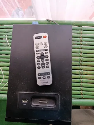 Minicadena Yamaha y altavoces