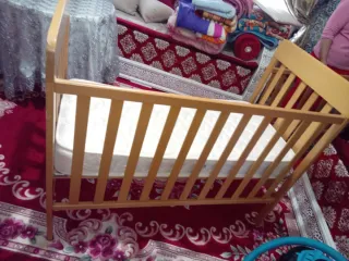 Cuna de madera para bebé