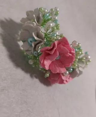 Tocado floral para eventos