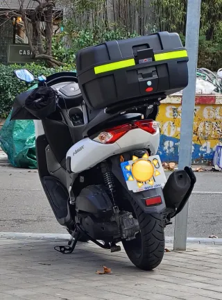 Yamaha NMAX 125 Blanca 2023