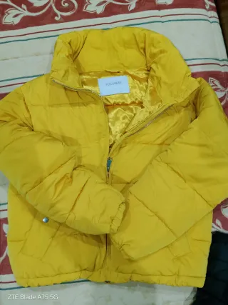 Cazadora acolchada amarilla