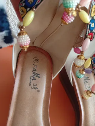 Sandalias blancas y multicolor talla 39