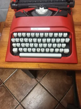 Máquina de escribir Olivetti Lettera 10 Roja