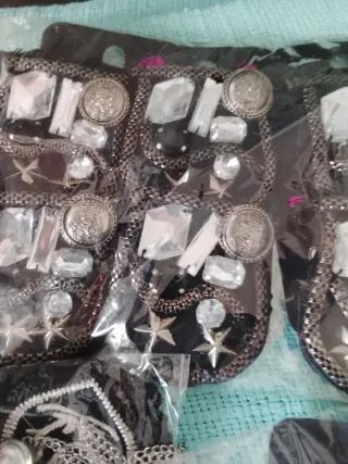 Lote 42 Broches Diseño