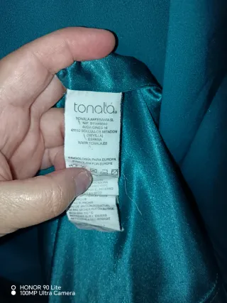 Vestido verde sin mangas con cinturón