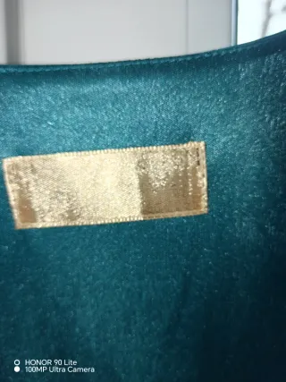 Vestido verde sin mangas con cinturón