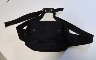 Riñonera negra con correa ajustable