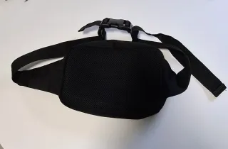 Riñonera negra con correa ajustable