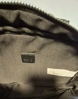 Riñonera negra con correa ajustable