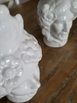 Coppia vasi teste di moro bianche